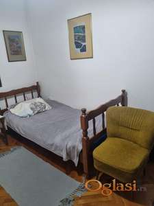 Izdajem sobu studentima